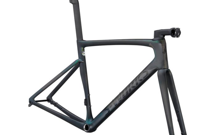 2021_TARMAC-SL7-SW-FRMSET-CARB-CMLNSILGRN-CHRM_HERO 2021_TARMAC-SL7-SW-FRMSET-CARB-CMLNSILGRN-CHRM_HERO