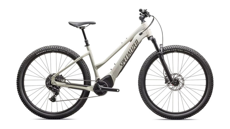 Specialized Turbo Tero 4.0 st koko M, olemme jälkeenpäin asentaneet lokasuojasetin pyörään.